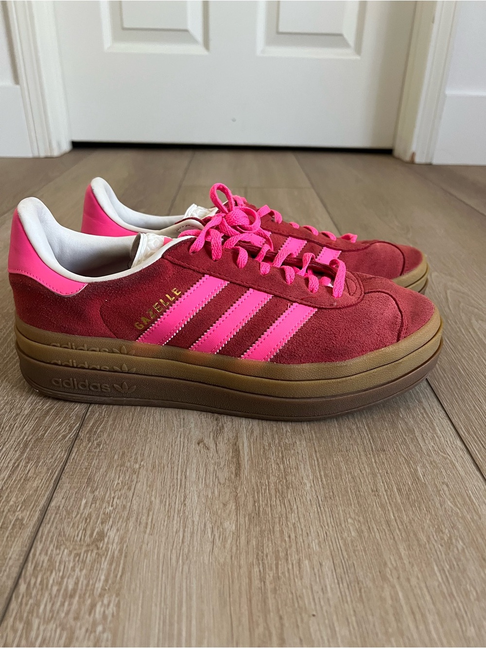 adidas Gazelle Platform Sneaker - collegiate red and lucid Pink women’s 9.5 - Picture 2 of 8
